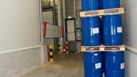 Flüssigkeitssperre - gefährliche Flüssigkeit - Flüssigkeitsrückhaltebarriere